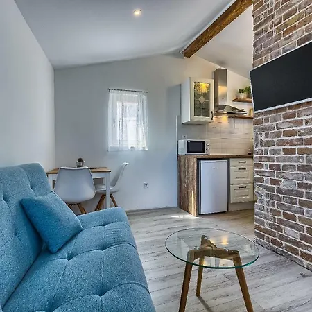 With Balcony Apartment Split