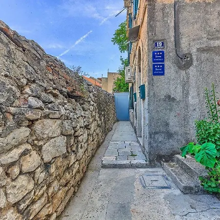 With Balcony Lägenhet *