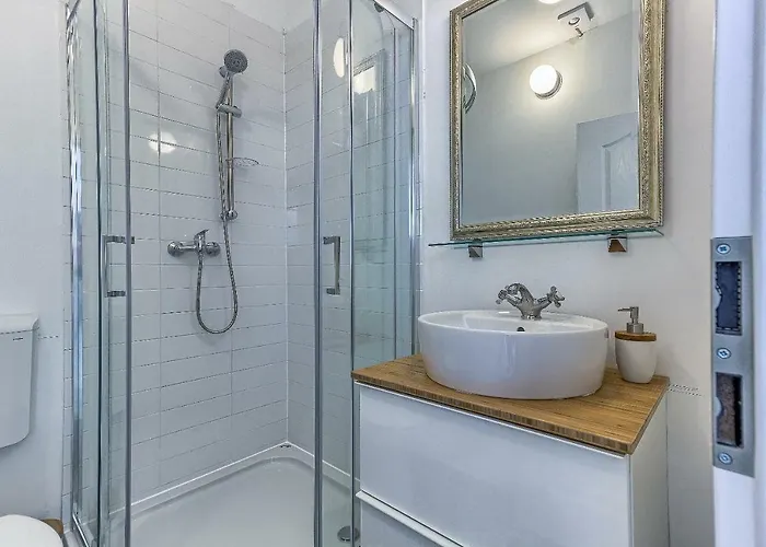 With Balcony Lägenhet