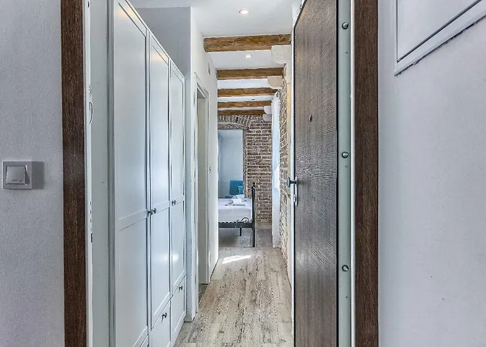 Apartment With Balcony *